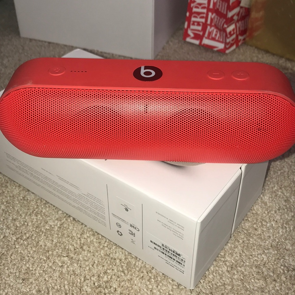 Red  Beats Pill Speaker